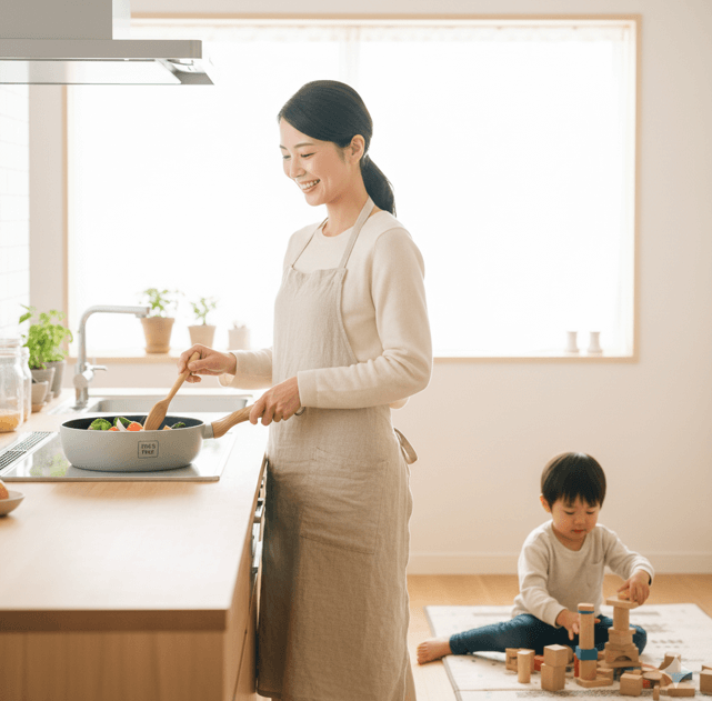 幼い子供がキッチンで遊び、その横で母親が安心した表情で調理している様子。有害物質フリーのグリーンパンの絶対的な安全性を強調。