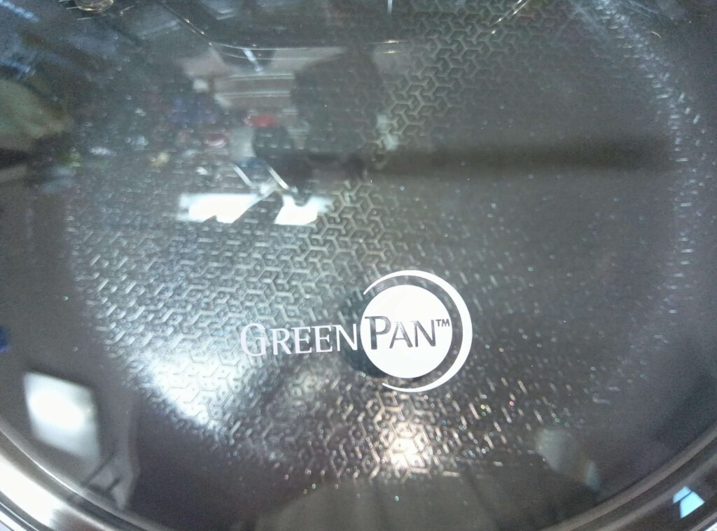 グリーンパン エーペックス付属ガラス蓋のGREENPANロゴ