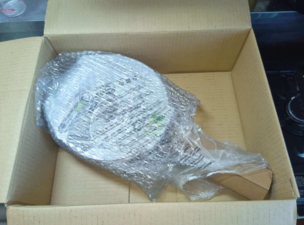グリーンパン エーペックス 深型フライパン24cm ガラス蓋付きを開封した直後の梱包状態