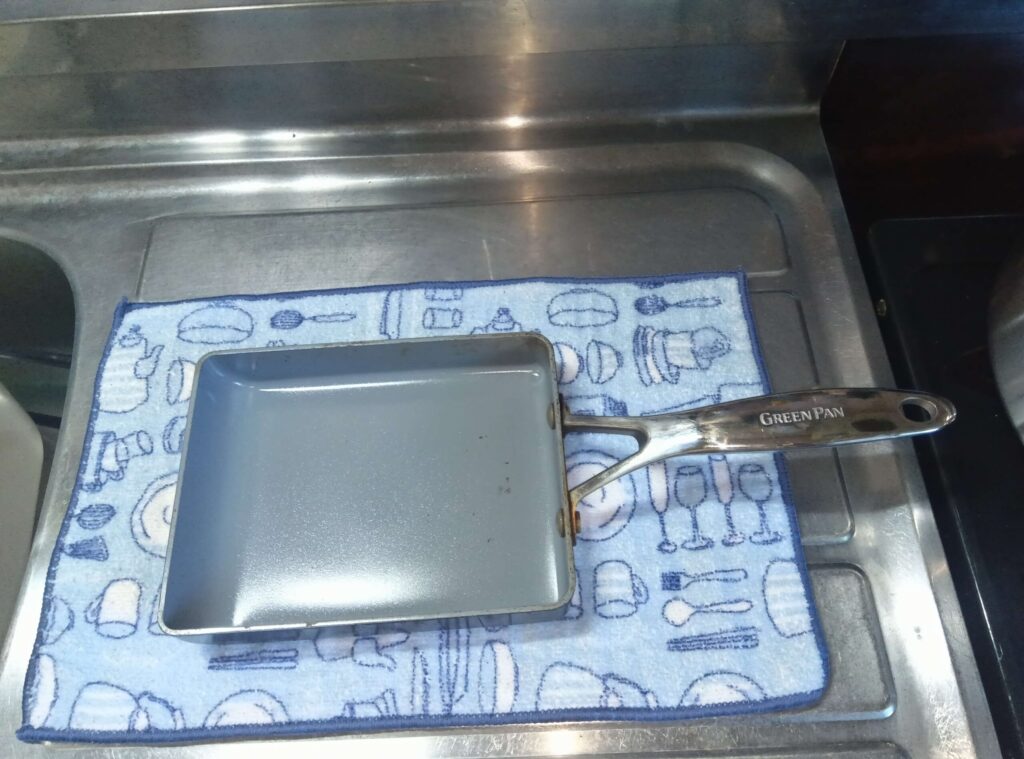 グリーンパン ヴェニス プロ エッグパン14×18cmの全体